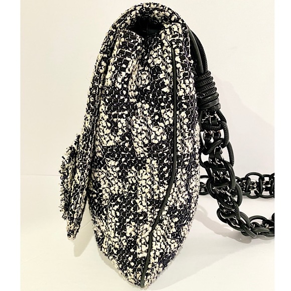 Chanel Tweed Camellia Messenger Flap Bag - Picture 5 of 16